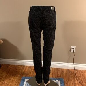 Black 524 Too Superlow Jeans